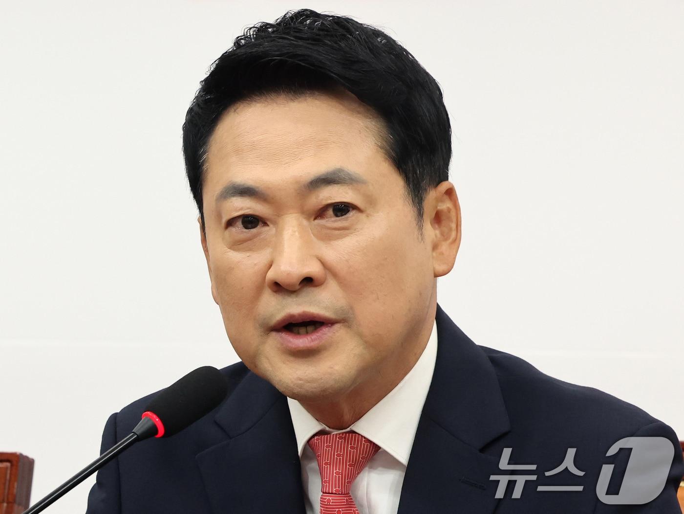 본문 이미지 - 장동혁 국민의힘 대표가 서울 여의도 국회에서 열린 최고위원회의에서 모두발언을 하고 있다. 2026.6.15 ⓒ 뉴스1 황기선 기자