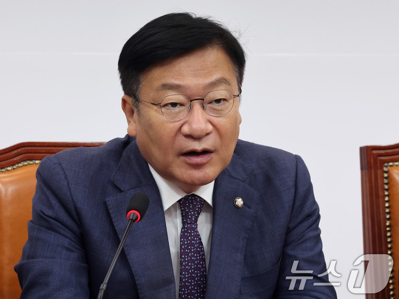 본문 이미지 - 정점식 국민의힘 원내대표가 15일 오전 서울 여의도 국회에서 열린 최고위원회의에서 모두발언을 하고 있다. 2026.6.15 ⓒ 뉴스1 황기선 기자