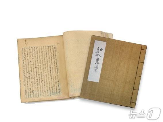 본문 이미지 - 백범김구기념관이 유네스코(UNESCO)가 올해를 김구 선생 탄생 150주년을 맞아 기념해로 지정한 것을 기념해 백범일지 원문을 공개하는 특별전을 오는 16일부터 30일까지 진행한다. 사진은 백범일지 원본. 2026.6.15./ⓒ 뉴스1(백범김구기념관 제공)