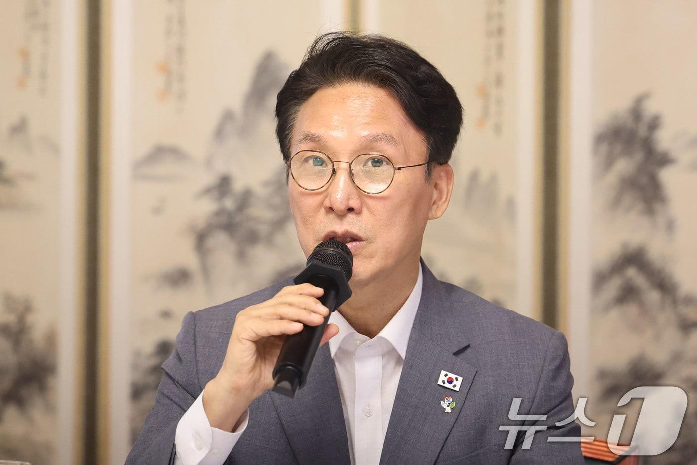 본문 이미지 - 김민석 국무총리가 15일 서울 종로구 국무총리 공관에서 열린 국토대전환 관련 광역단체장 당선자 간담회에서 발언하고 있다. (공동취재) 2026.6.15 ⓒ 뉴스1 김성진 기자