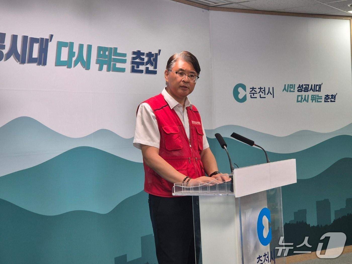 본문 이미지 - 함찬식 춘천시민버스지부 위원장이 15일 오전 시청 브리핑룸에서 기자회견을 열고 버스 파업 20일 만에 파업 철회를 선언했다. (독자 제공, 재판매 및 DB금지)