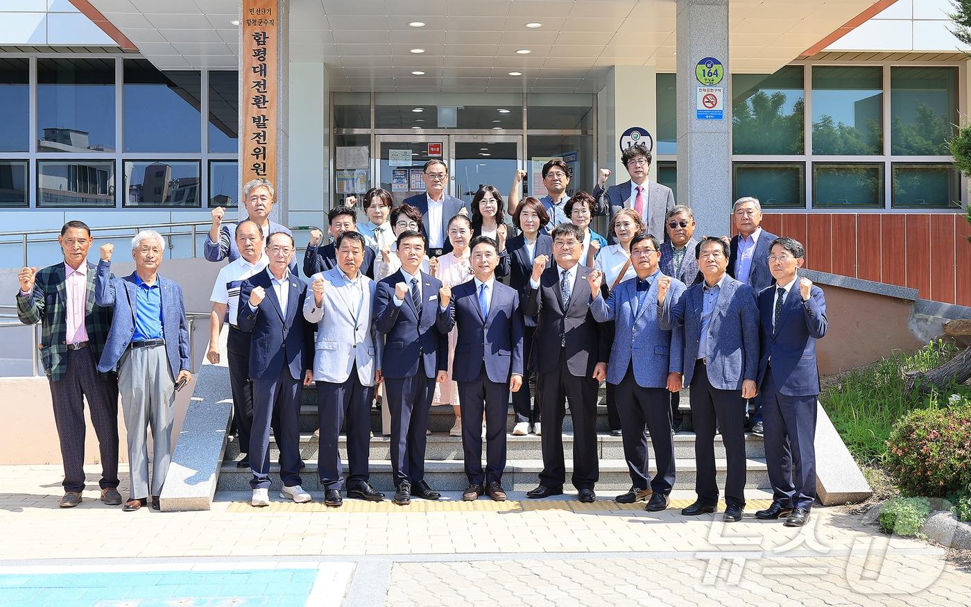 본문 이미지 - 이남오 전남 함평군수 당선인이 15일 인수위인 ‘함평대전환 발전위원회’ 출범식을 열고 있다.(이남오 캠프 제공. 재배포 및 DB 금지)
