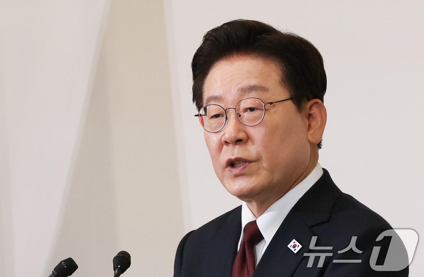 본문 이미지 - 이재명 대통령이 15일(현지시간) 이탈리아 로마 한 호텔에서 열린 동포 오찬간담회에서 발언을 하고 있다. 2026.6.15 ⓒ 뉴스1 허경 기자