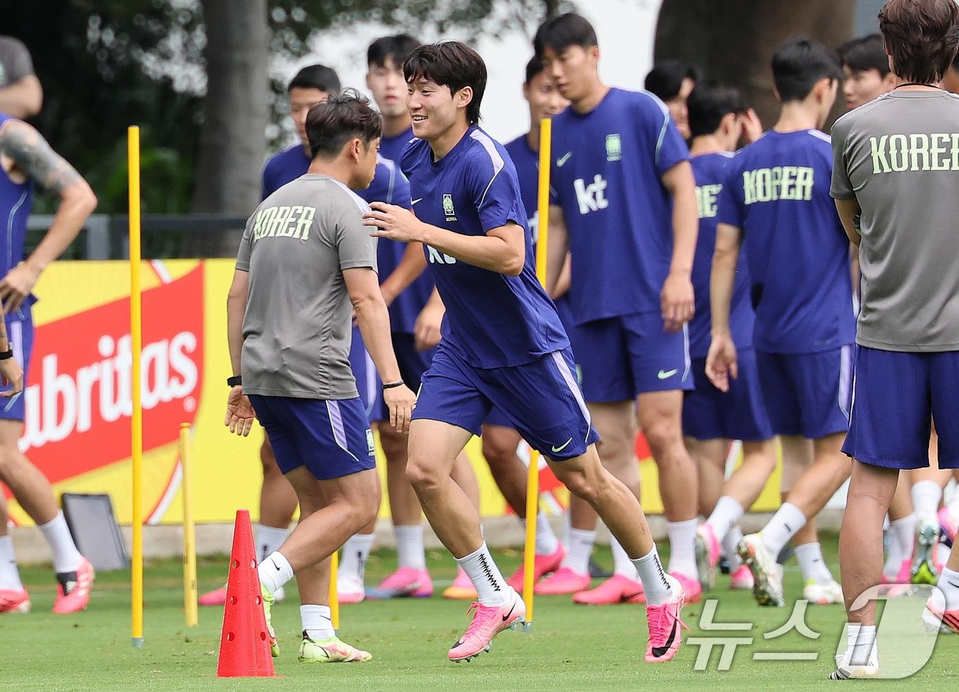본문 이미지 - 2026 북중미 월드컵에 출전하는 대한민국 축구 국가대표팀 배준호가 15일(현지시간) 멕시코 과달라하라 인근 사포판에 위치한 베이스캠프 훈련장 치바스 바예 베르데에서 훈련을 하고 있다. 2026.6.16 ⓒ 뉴스1 임세영 기자