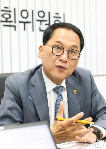 본문 이미지 - 제12대 경기도의회 더불어민주당 대표의원 선거에 나선 안광률 의원(시흥1). (도의회 제공. 재판매 및 DB금지)/뉴스1