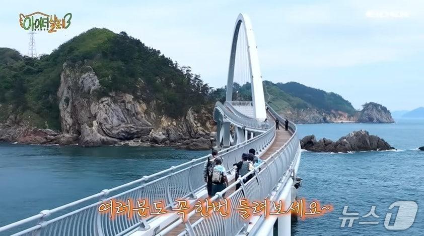 본문 이미지 - 군산시가 빠니보틀·권은비와 고군산섬잇길 백패킹을 진행하고 있다.(군산시 제공. 재판매 및 DB금지)