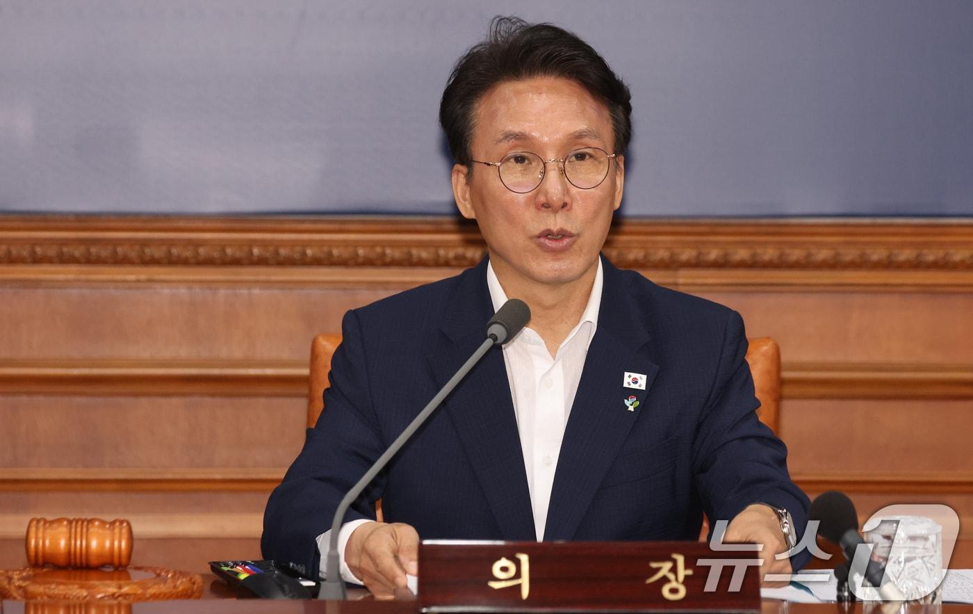 본문 이미지 - 김민석 국무총리가 16일 오전 서울 종로구 세종대로 정부서울청사에서 열린 국무회의 겸 비상경제본부회의에서 모두 발언을 하고 있다. 2026.6.16 ⓒ 뉴스1 김명섭 기자