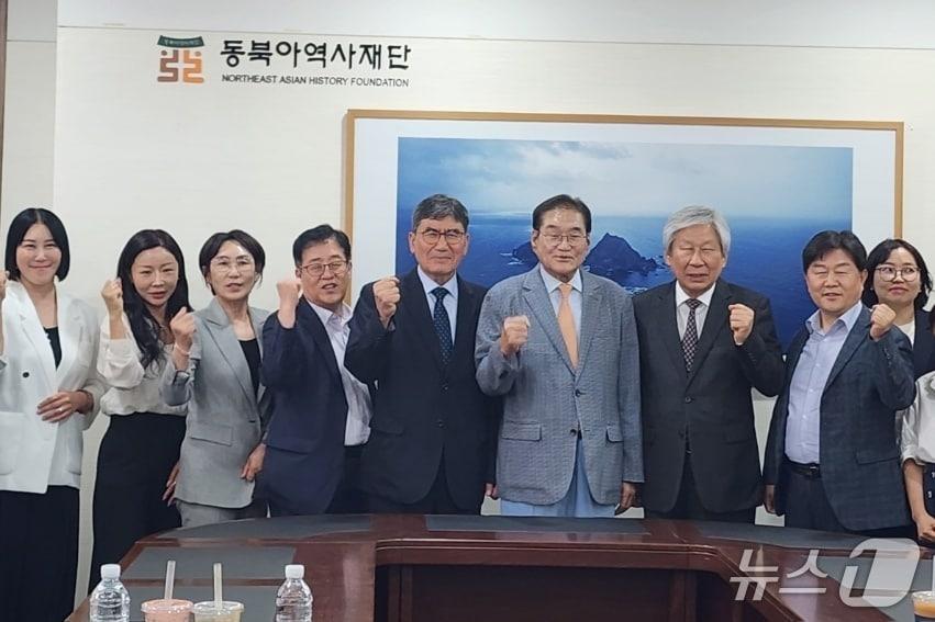 본문 이미지 -  제천 공공기관유치 범시민추진위 동북아역사재단 방문(제천시 제공. 재판매 및 DB금지)