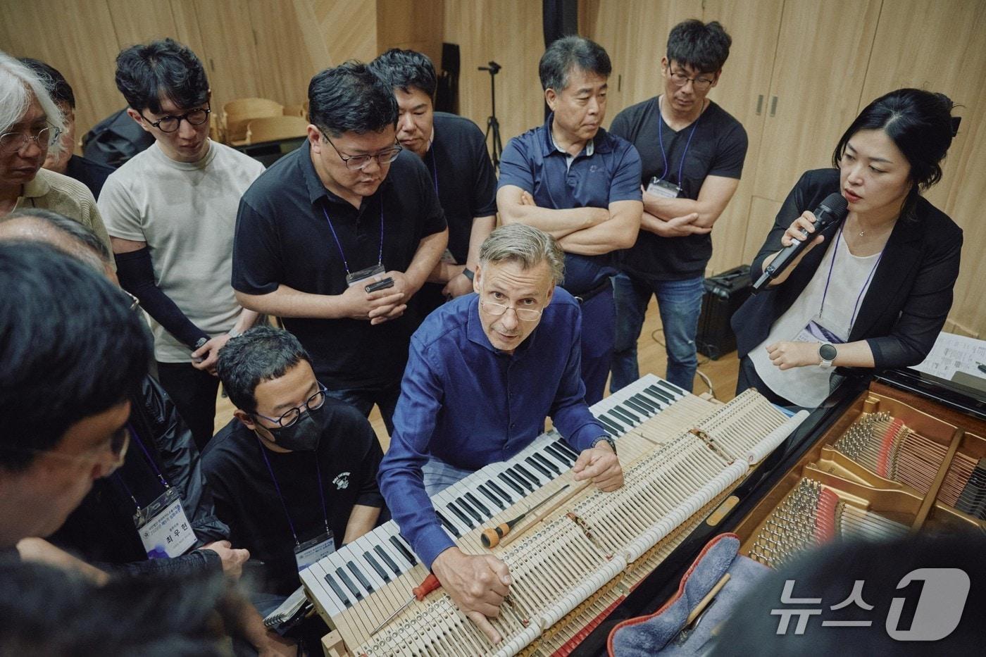 본문 이미지 - 삼성문화재단과 한국피아노조율사협회가 '2026 삼성 피아노 톤 마이스터 프로그램'의 '국내 기술 세미나'와 '심화 교육과정'을 마무리했다.