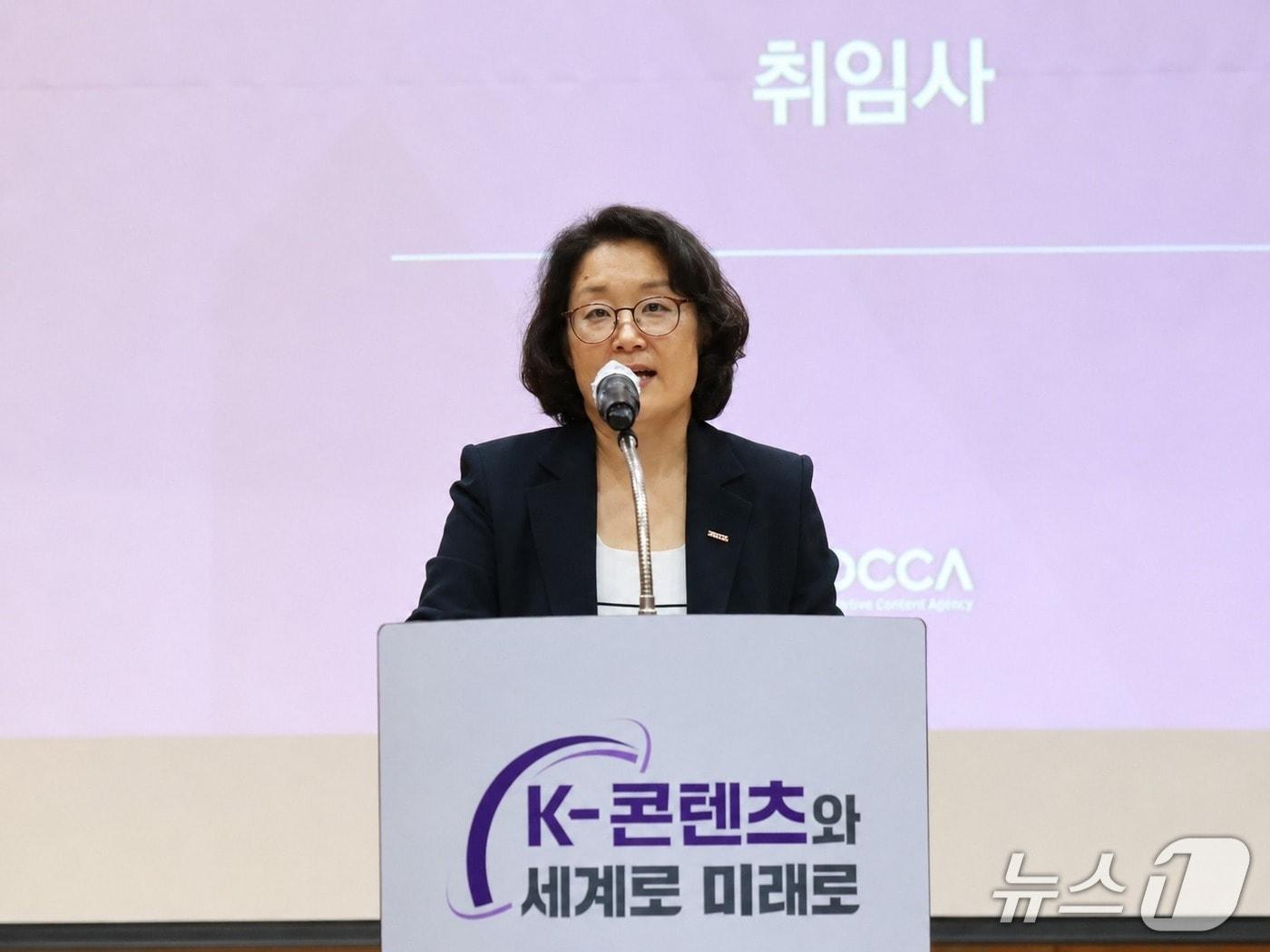본문 이미지 - 문화체육관광부와 한국콘텐츠진흥원은 콘텐츠 분야 청년 인재의 현장 적응력과 실무 역량을 높이기 위한 '2026 우수인재 연계 기업인턴십 지원사업' 참여기업을 23일까지 모집한다. 이번 사업은 인턴십 300명 규모로 교육과 취업을 잇는 실무형 인재 육성 체계를 강화하는 데 초점을 맞췄다.