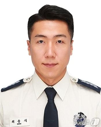 본문 이미지 - '트리플 크라운 소방관'으로 선정된 경북 포항북부소방서 청하 119안전센터 최웅식(47) 소방장.(포항북부소방서 제공, 재판매 및 DB금지) 2026.6.16/뉴스1