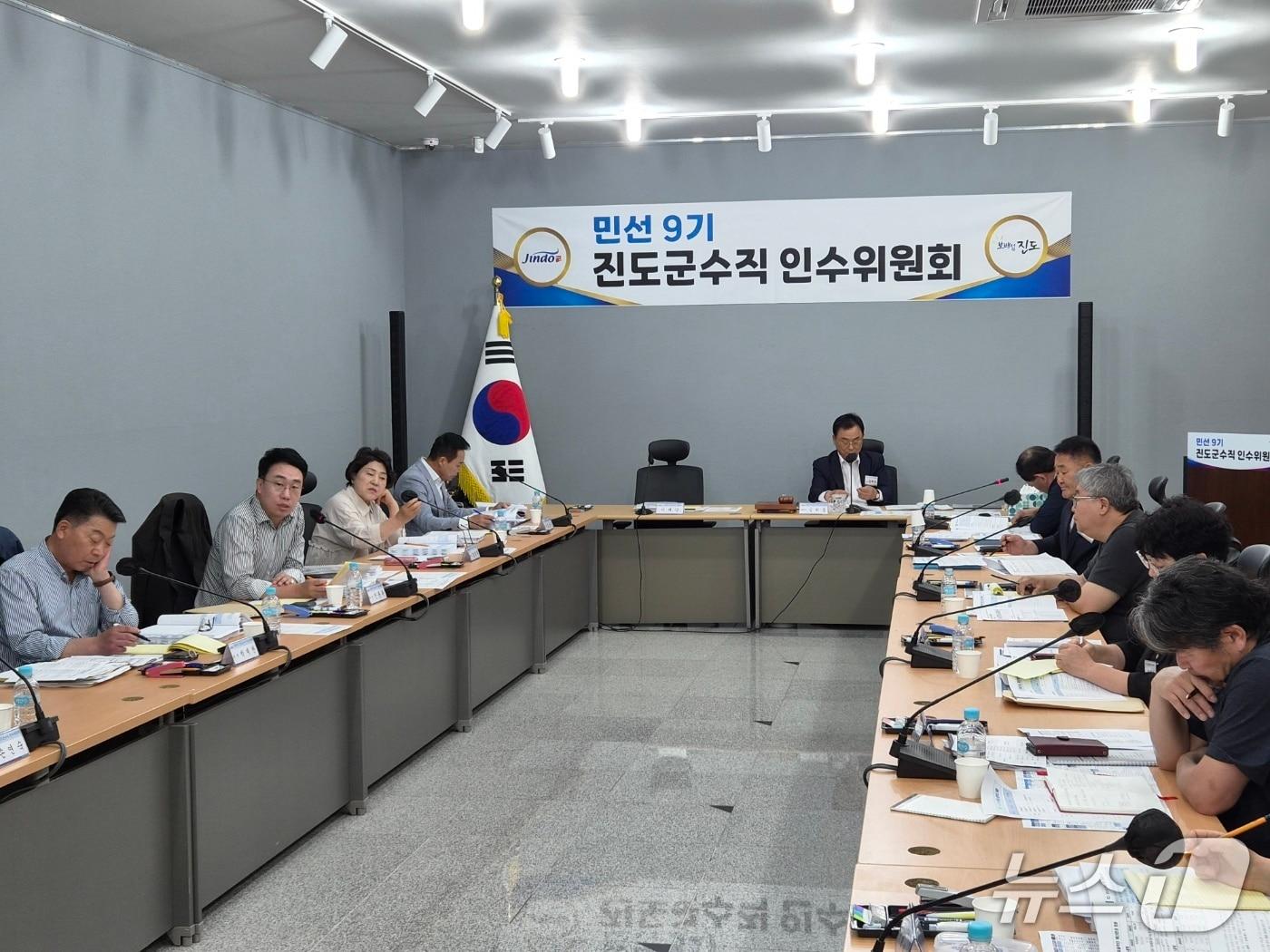 본문 이미지 - 민선9기 진도군수직 인수위원회 주요 현안 업무보고  모습 (진도군수직 인수위 제공, 재판매 및 DB 금지)/뉴스1