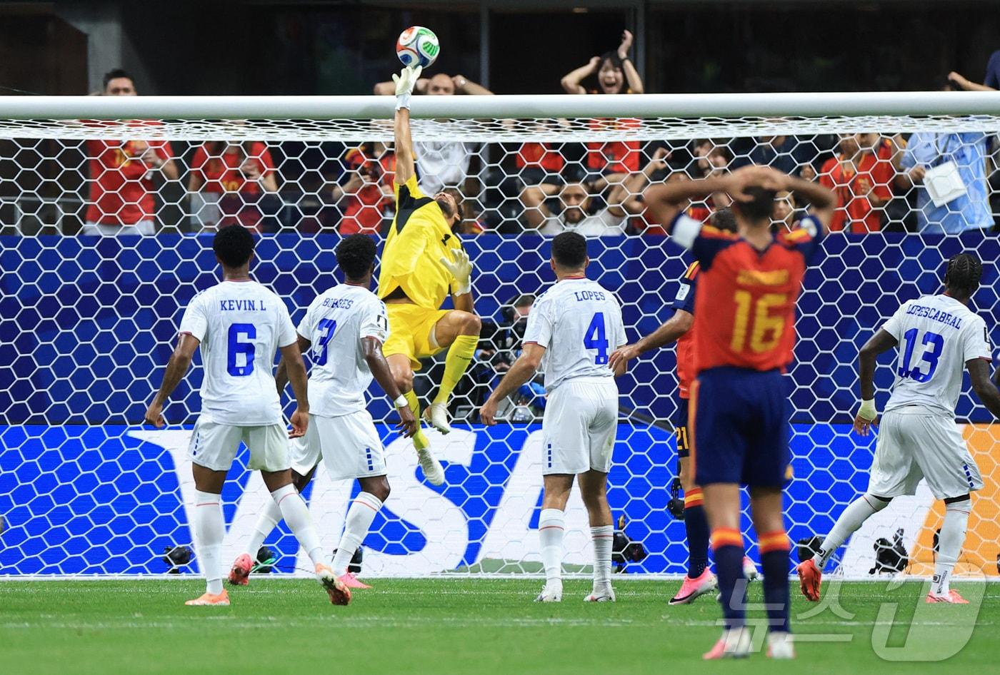 본문 이미지 - 카보베르데는 16일(한국시간) 열린 2026 FIFA 북중미 월드컵 H조 조별리그 1차전에서 스페인과 0-0으로 비겼다. ⓒ 로이터=뉴스1