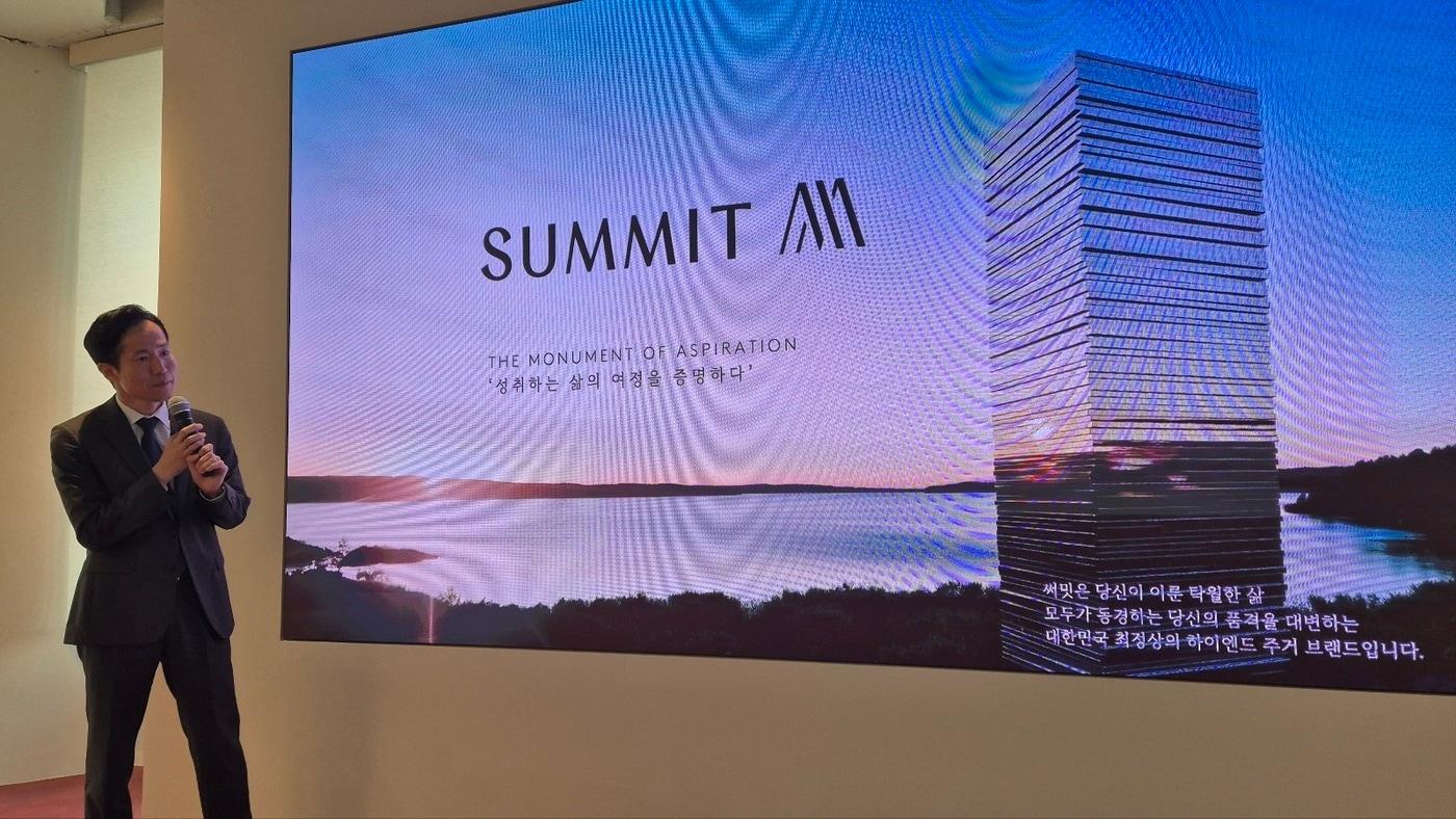 본문 이미지 - 대우건설 목동 홍보관 개관식에서 관계자가 사업 설명을 하고 있다.(대우건설 제공)뉴스1 ⓒ news1