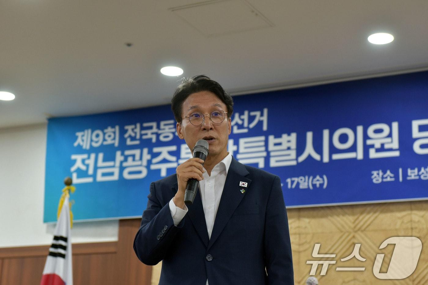 본문 이미지 - 김민석 국무총리가 16일 전남 보성 다비치콘도에서 열린 제9회 전국동시지방선거 전남광주통합특별시의원 당선인 워크숍에서 축사하고 있다. 2026.6.16 ⓒ 뉴스1 김성준 기자