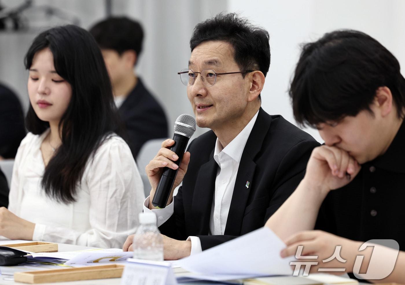 본문 이미지 - 윤창렬 국무조정실장이 17일 서울 용산구 서울비즈센터에서 열린 국민참정권 침해 관련 청년·전문가 토론회에서 모두발언을 하고 있다. 2026.6.17 ⓒ 뉴스1 구윤성 기자