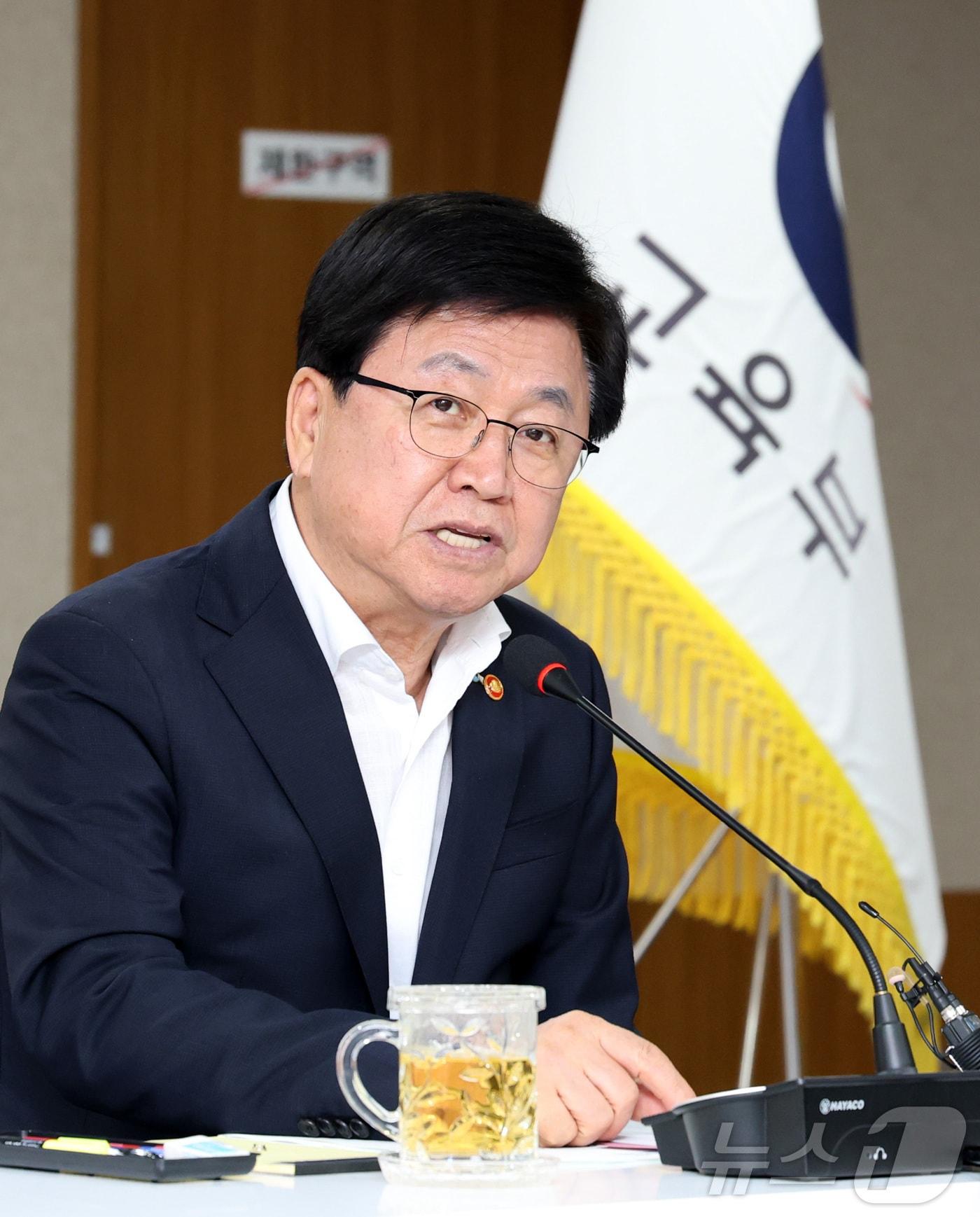 본문 이미지 - 최교진 교육부 장관이 17일 세종시 정부세종청사에서 성장엔진 연계 지역인재 양성 범정부 협의회를 주재하며 발언하고 있다. 2026.6.17 ⓒ 뉴스1 김기남 기자