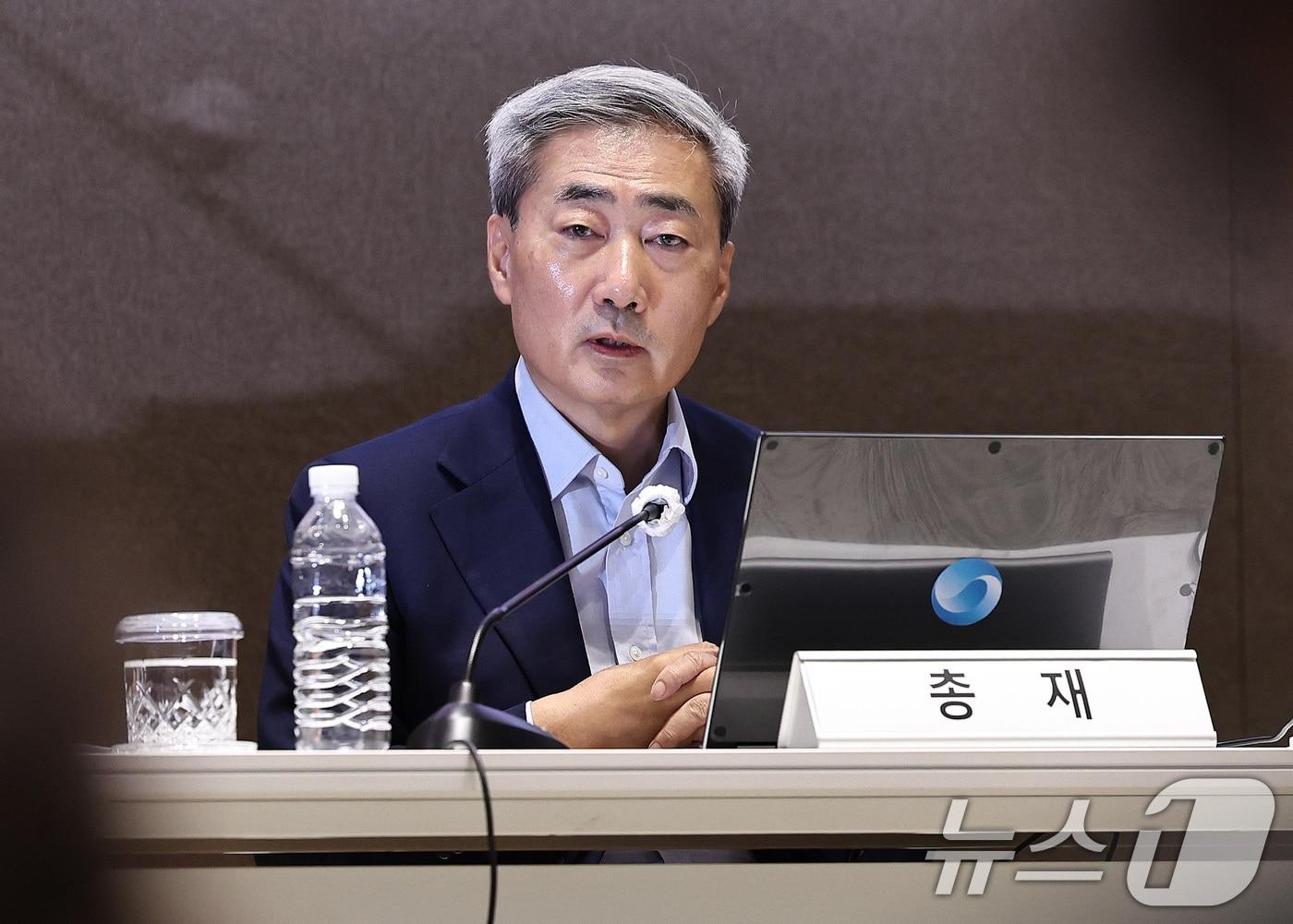 본문 이미지 - 신현송 한국은행 총재가 17일 서울 중구 한국은행에서 열린 올해 상반기 물가안정목표 운영상황 점검 설명회에서 모두발언을 하고 있다. 2026.6.17 ⓒ 뉴스1 구윤성 기자