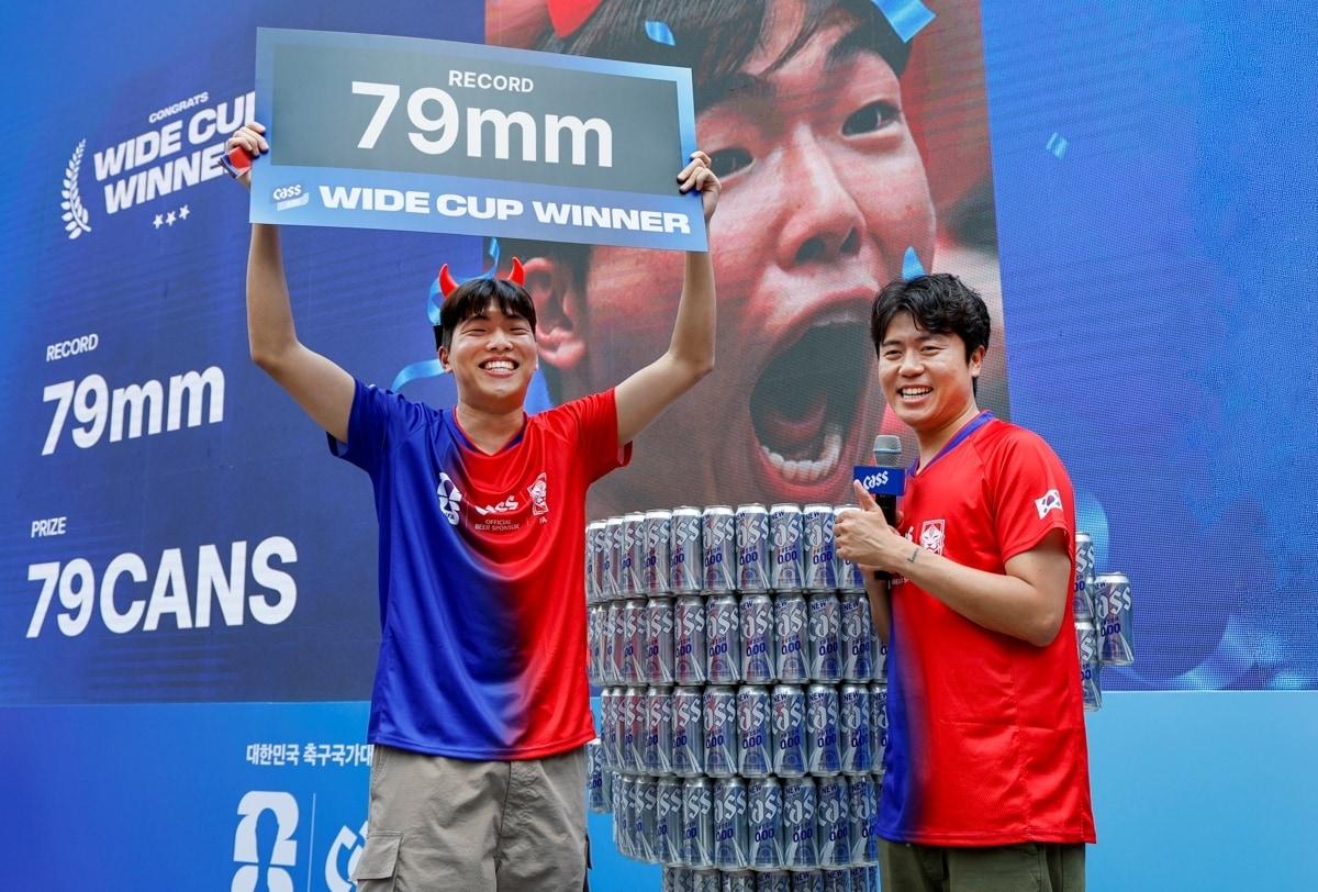 본문 이미지 - 제일기획이 대한민국 축구국가대표팀 공식 파트너 카스와 응원 열기를 북돋우기 위한 '와이드 컵'(WIDE CUP) 캠페인을 17일 선보였다.(제일기획제공)