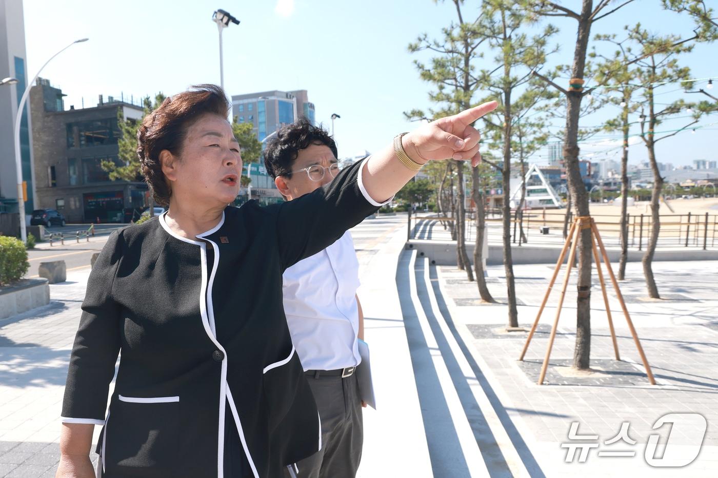 본문 이미지 - 천기옥 울산 동구청장 당선인이 17일 일산해변 풍류문화 놀이터 명소화 사업 현장을 방문했다.(울산 동구 제공. 재판매 및 DB금지)/뉴스1