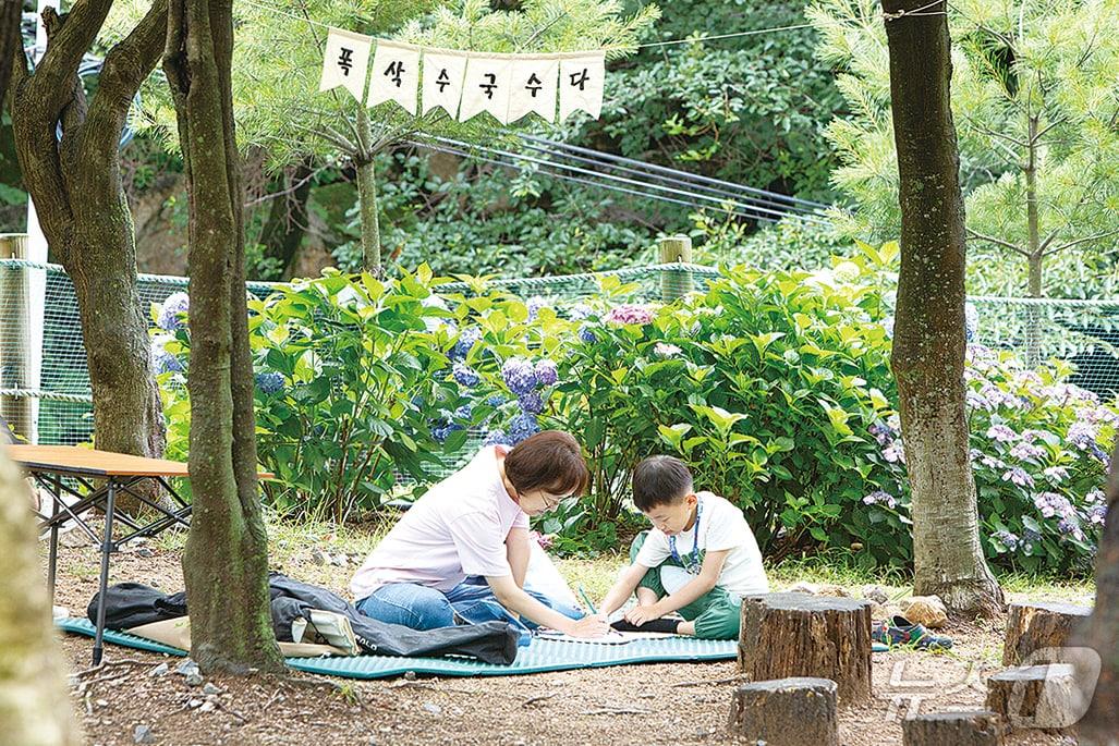 본문 이미지 - 지난해 열린 부산 북구 '제1회 북구 트래블로드 수국 축제' 모습. (부산 북구 제공. 재판매 및 DB 금지)