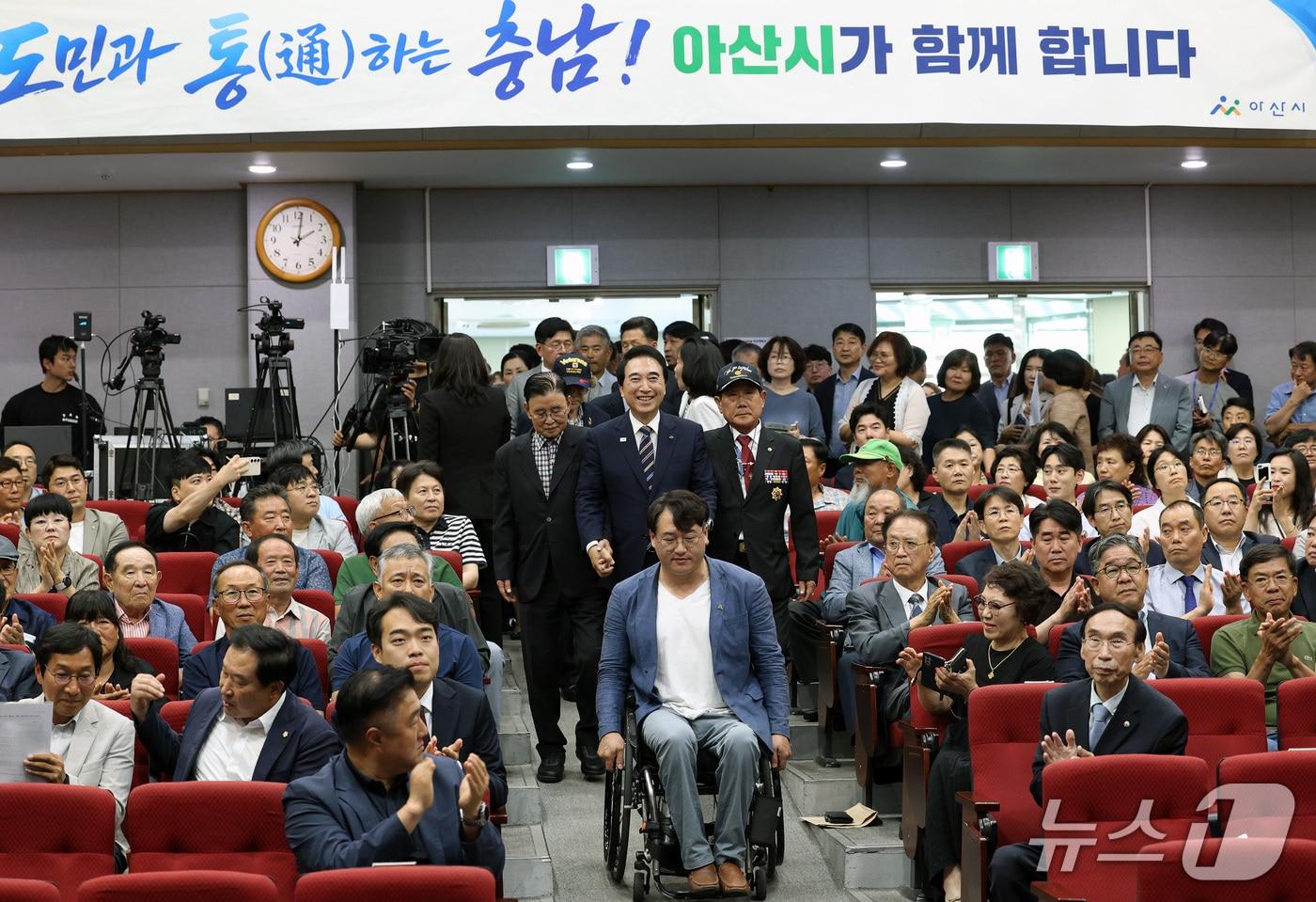 본문 이미지 - 타운홀 미팅 참석하는 박수현 충남도지사 당선인.(도지사직 인수위원회 제공. 재판매 및 DB금지)