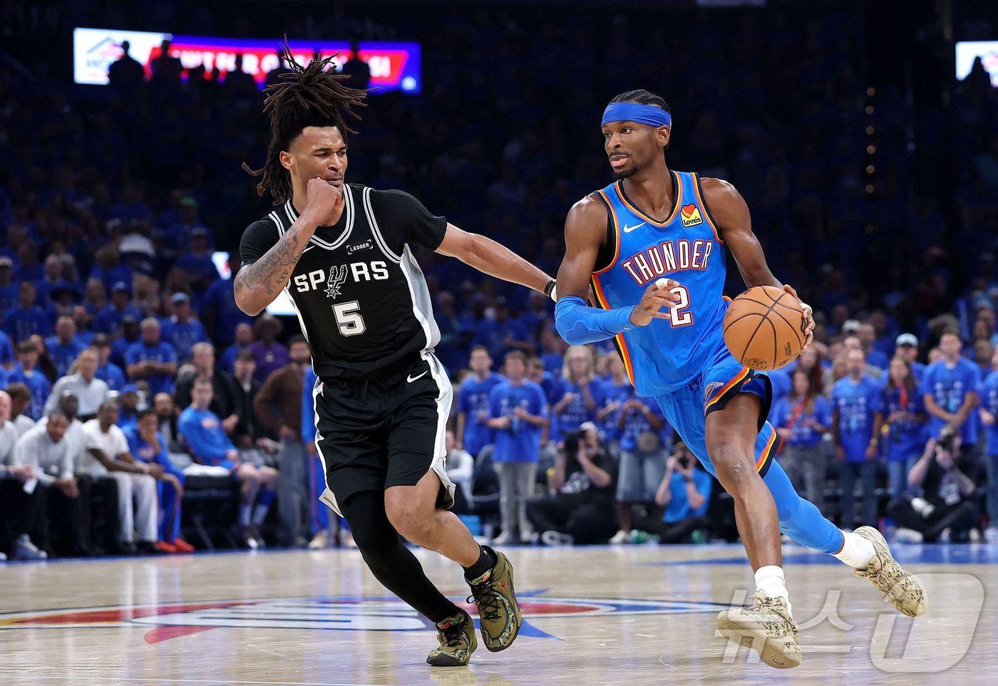 본문 이미지 - NBA 오클라호마시티 길저스-알렉산더(오른쪽). ⓒ AFP=뉴스1