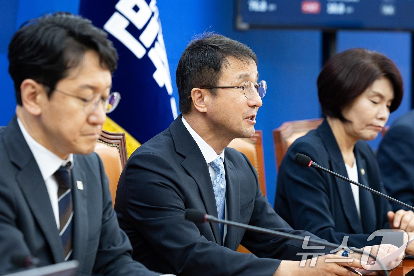본문 이미지 - 한병도 더불어민주당 원내대표가 18일 서울 여의도 국회에서 열린 정책조정회의에서 모두 발언을 하고 있다. 2026.6.18 ⓒ 뉴스1 유승관 기자
