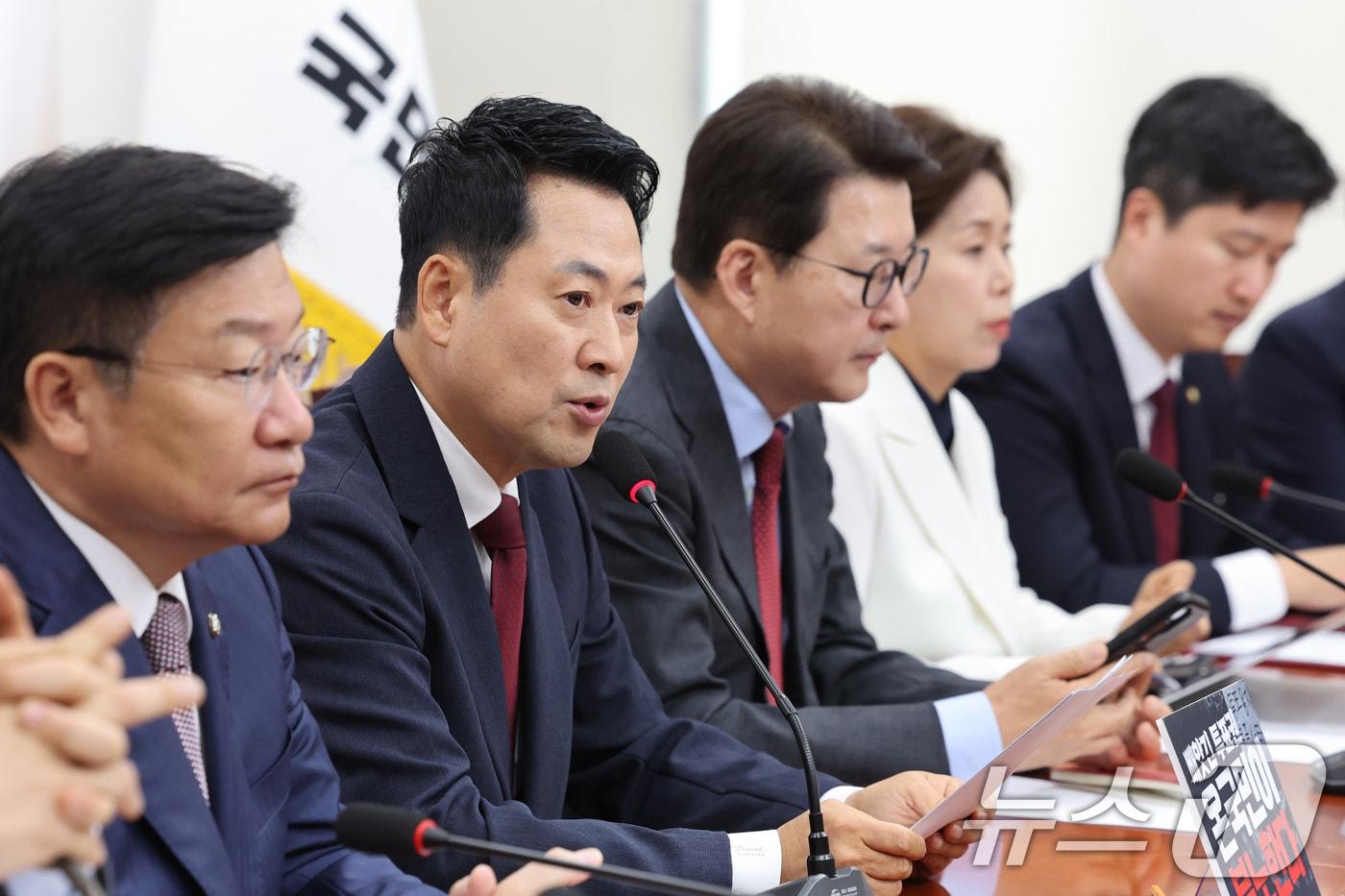 본문 이미지 - 장동혁 국민의힘 대표가 18일 서울 여의도 국회에서 열린 최고위원회의에서 발언하고 있다. 2026.6.18 ⓒ 뉴스1 신웅수 기자