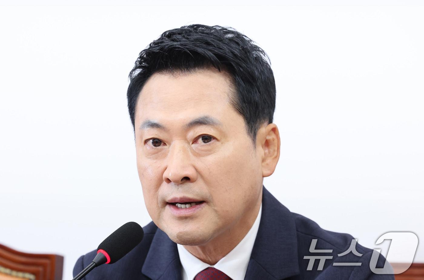 본문 이미지 - 장동혁 국민의힘 대표가 18일 서울 여의도 국회에서 열린 최고위원회의에서 발언하고 있다. 2026.6.18 ⓒ 뉴스1 신웅수 기자
