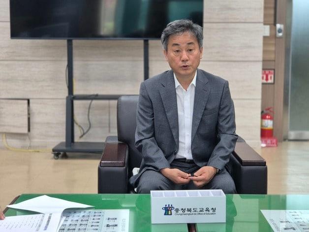본문 이미지 - 변우열 공감동행교육 출범준비위원회 대변인이 18일 충북교육청에서 기자회견을 하고 있다. 2026.6.18 ⓒ 뉴스1