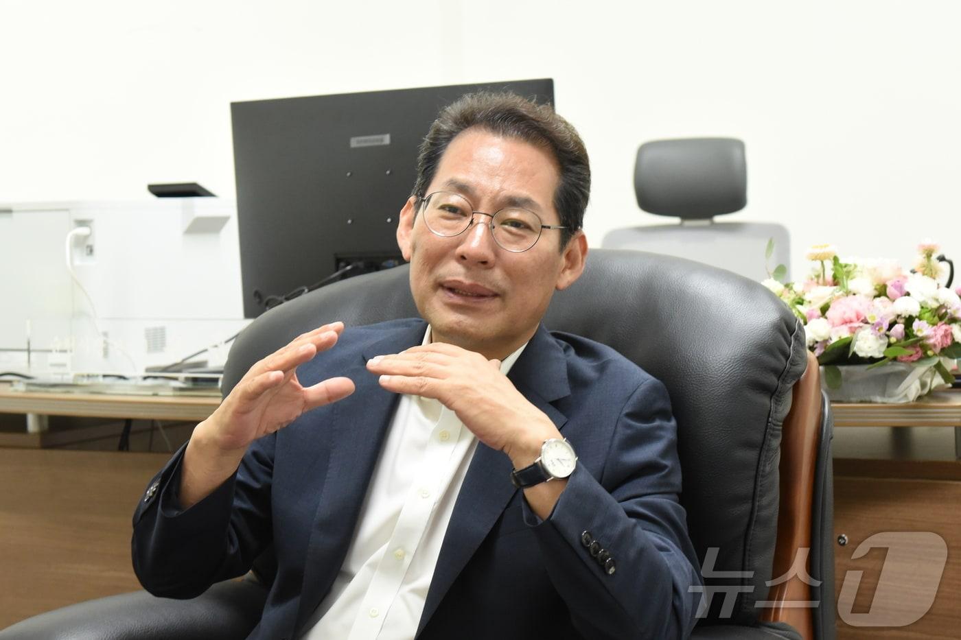 본문 이미지 - 손훈모 순천시장 당선인이 18일 오전 생태비즈니스센터에 마련된 인수위원회 사무실에서 뉴스1과 인터뷰를 진행하고 있다. ⓒ 뉴스1 김성준 기자