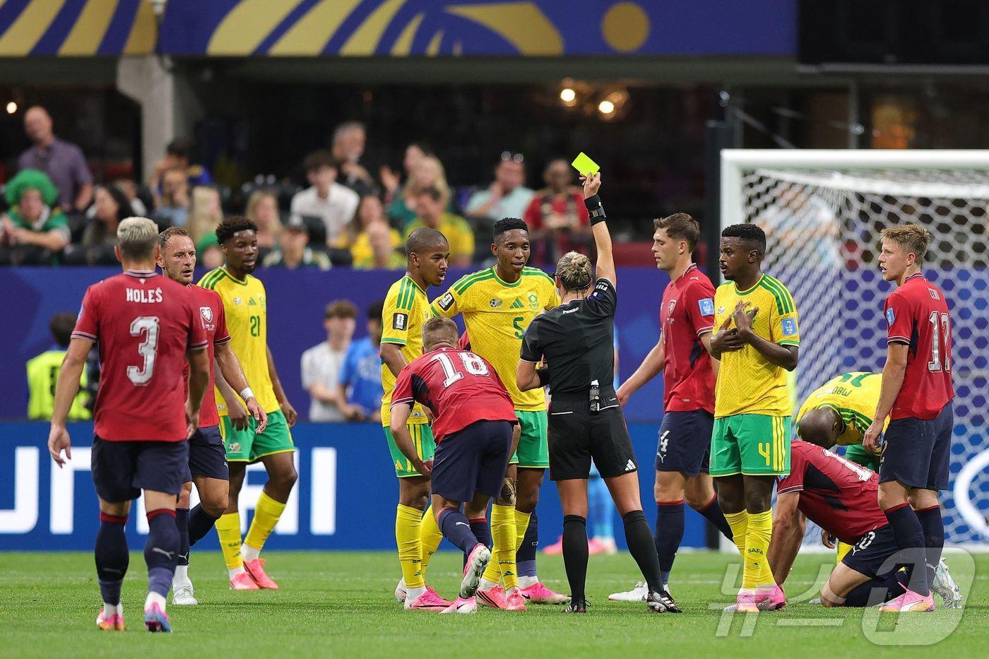 본문 이미지 - 2026 FIFA 북중미 월드컵 A조의 체코와 남아공이 결전 끝에 1-1로 비겼다. ⓒ AFP=뉴스1