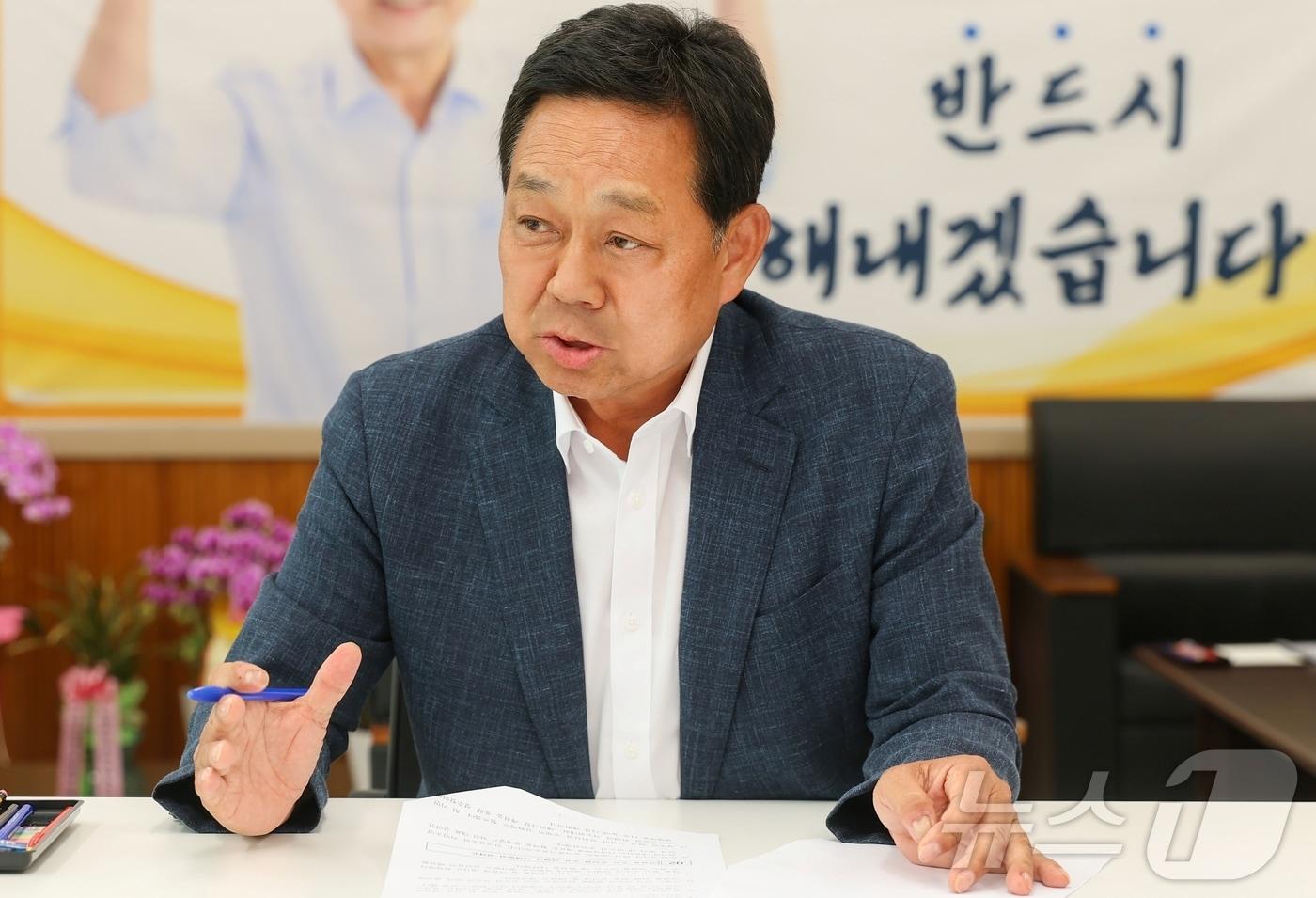 본문 이미지 - 전화식 경북 성주군수 당선인이 19일 뉴스1과 인터뷰를 하고 있다. 2026.6.19 ⓒ 뉴스1 정우용 기자
