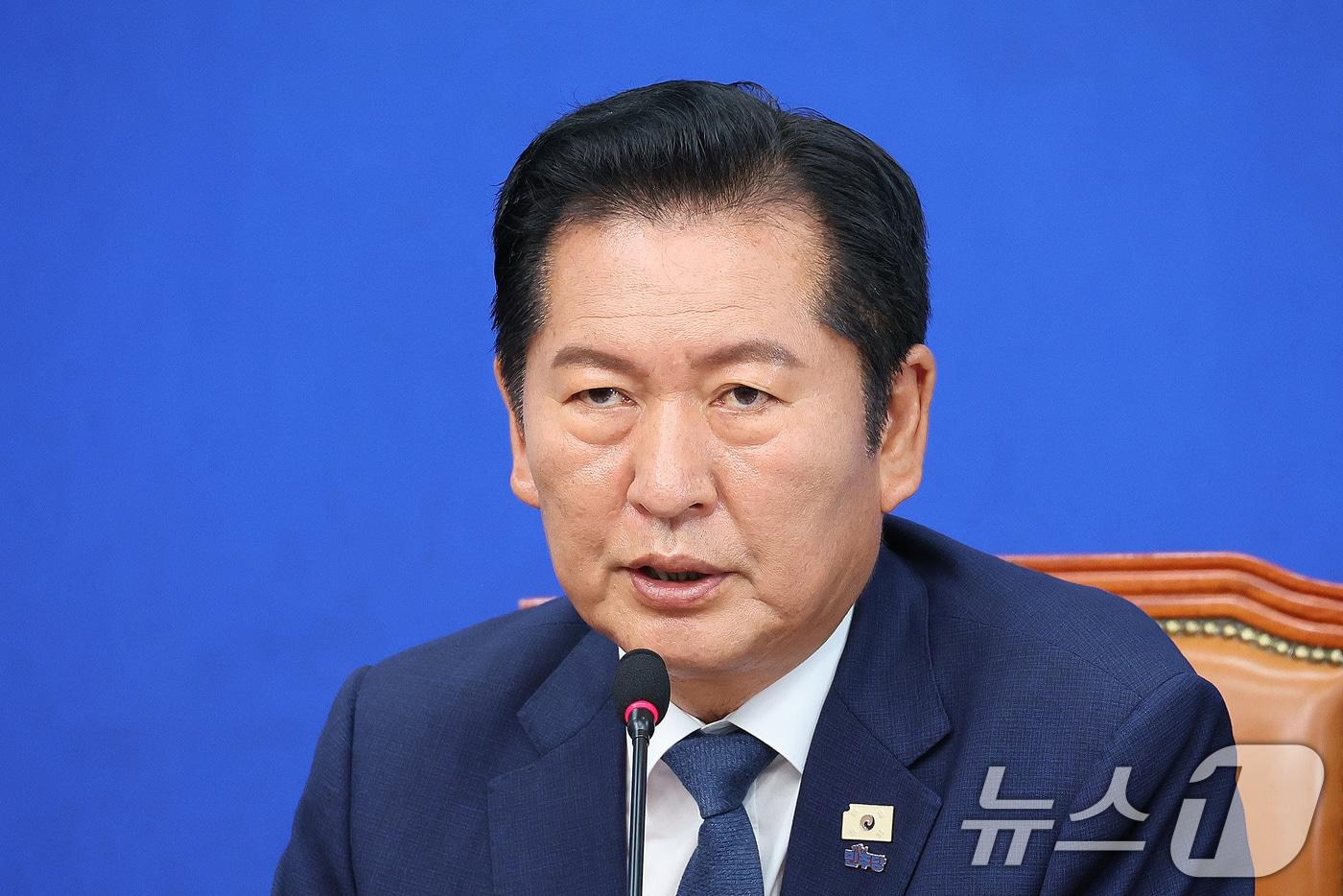 본문 이미지 - 정청래 더불어민주당 대표가 19일 서울 여의도 국회에서 열린 최고위원회의에서 발언하고 있다. 2026.6.19 ⓒ 뉴스1 신웅수 기자