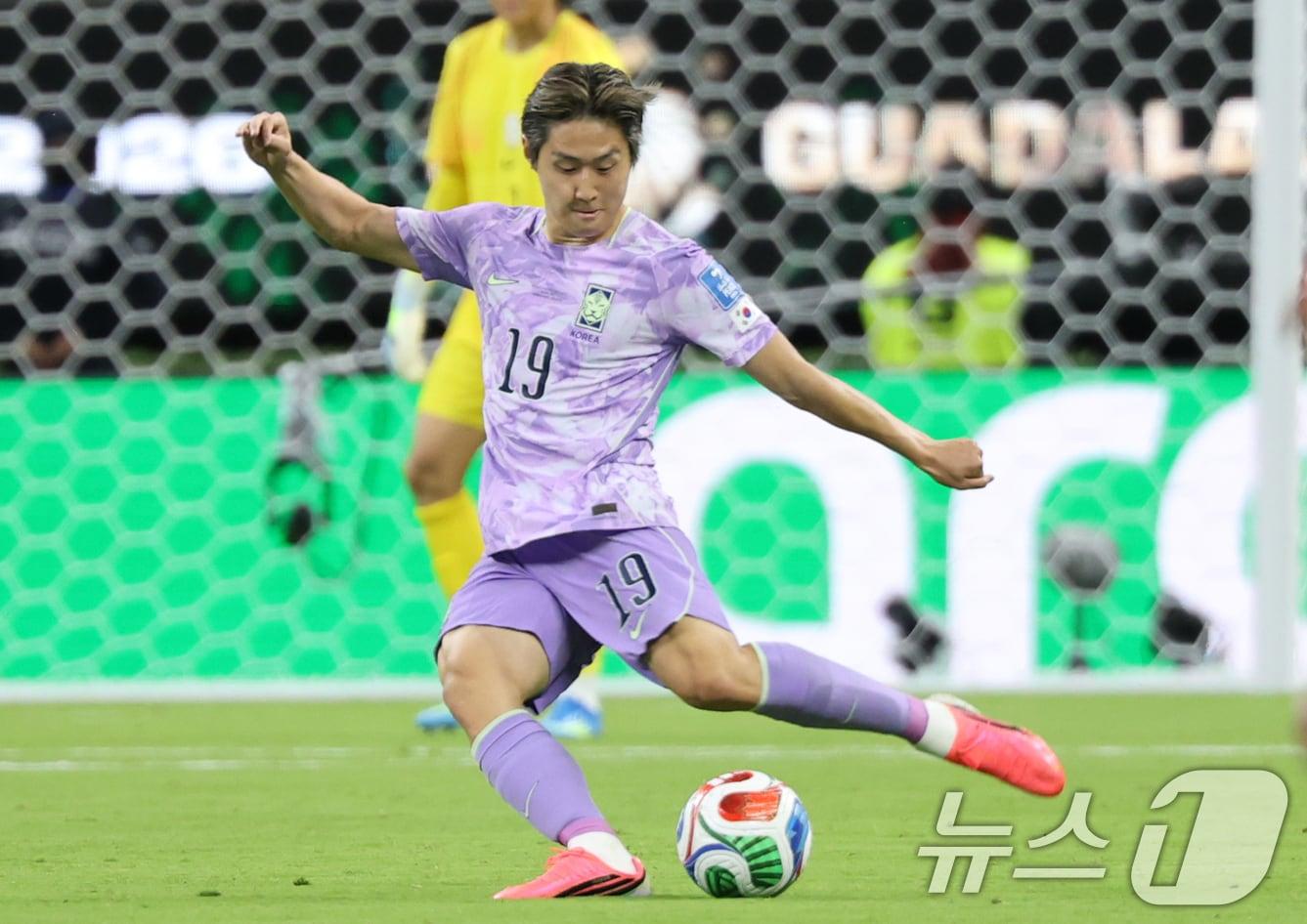 본문 이미지 - 대한민국 축구국가대표팀 이강인이 18일(현지시간) 멕시코 과달라하라 스타디움에서 열린 2026 북중미 월드컵 A조 조별리그 2차전 대한민국과 멕시코의 경기에서 슛을 날리고 있다. 2026.6.12 ⓒ 뉴스1 박지혜 기자
