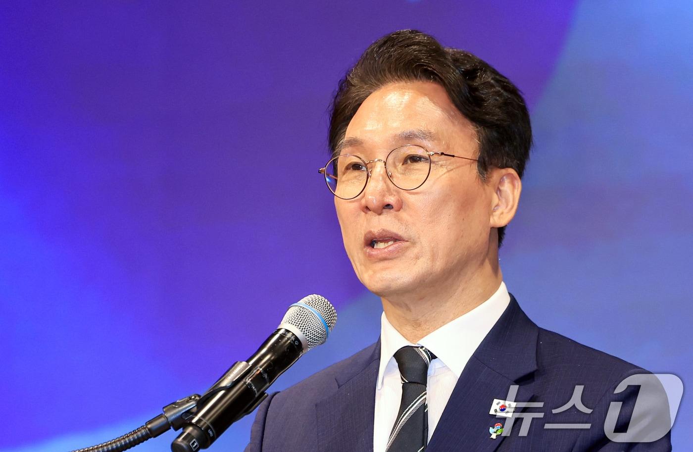 본문 이미지 - 김민석 국무총리가 19일 서울 용산구 전쟁기념관 피스앤파크 컨벤션에서 열린 2026년 호국보훈의 달 정부포상식에서 축사를 하고 있다. 2026.6.19 ⓒ 뉴스1 이호윤 기자