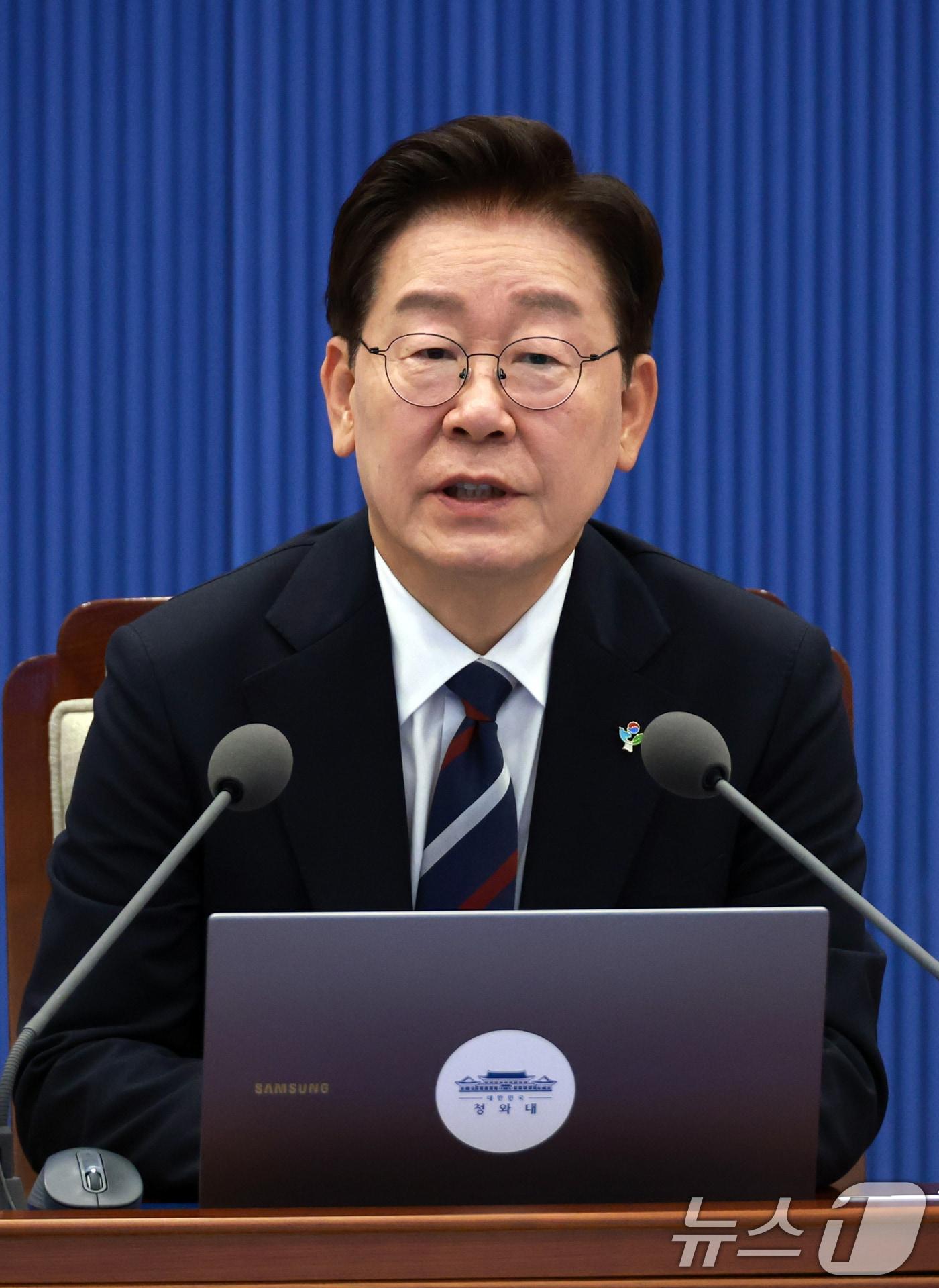 본문 이미지 - 이재명 대통령이 19일 청와대에서 열린 수석보좌관회의에서 발언하고 있다. (청와대통신사진기자단) 2026.6.19 ⓒ 뉴스1 이재명 기자