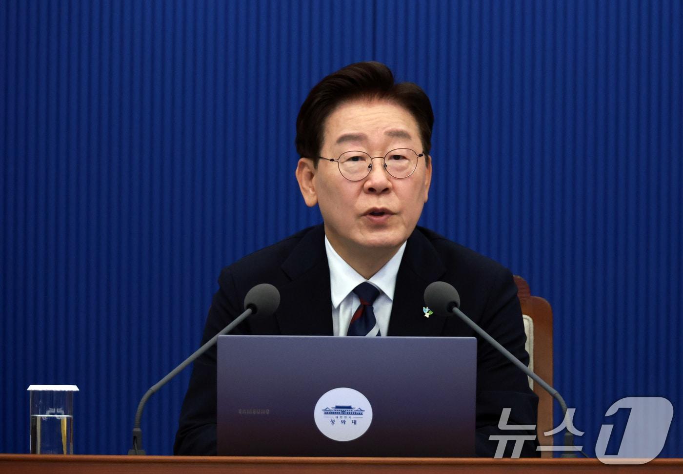 본문 이미지 - 이재명 대통령이 19일 청와대에서 열린 수석보좌관회의에서 발언하고 있다. (청와대통신사진기자단) 2026.6.19 ⓒ 뉴스1 이재명 기자