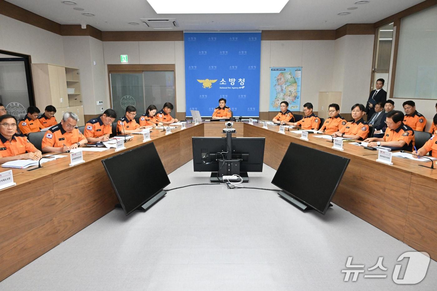 본문 이미지 - 최용철 소방청장 직무대행 주재로 여름철 재난 대비태세를 점검하는 전국 소방지휘관 회의.(소방청 제공)