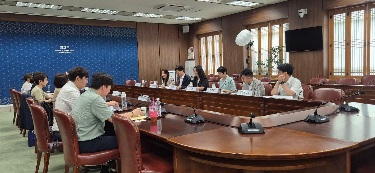본문 이미지 - 외교부는 19일 오진희 공공문화외교국장 주재로 '지식 공공외교 실무위원회 회의'를 개최했다고 밝혔다. (외교부 제공)