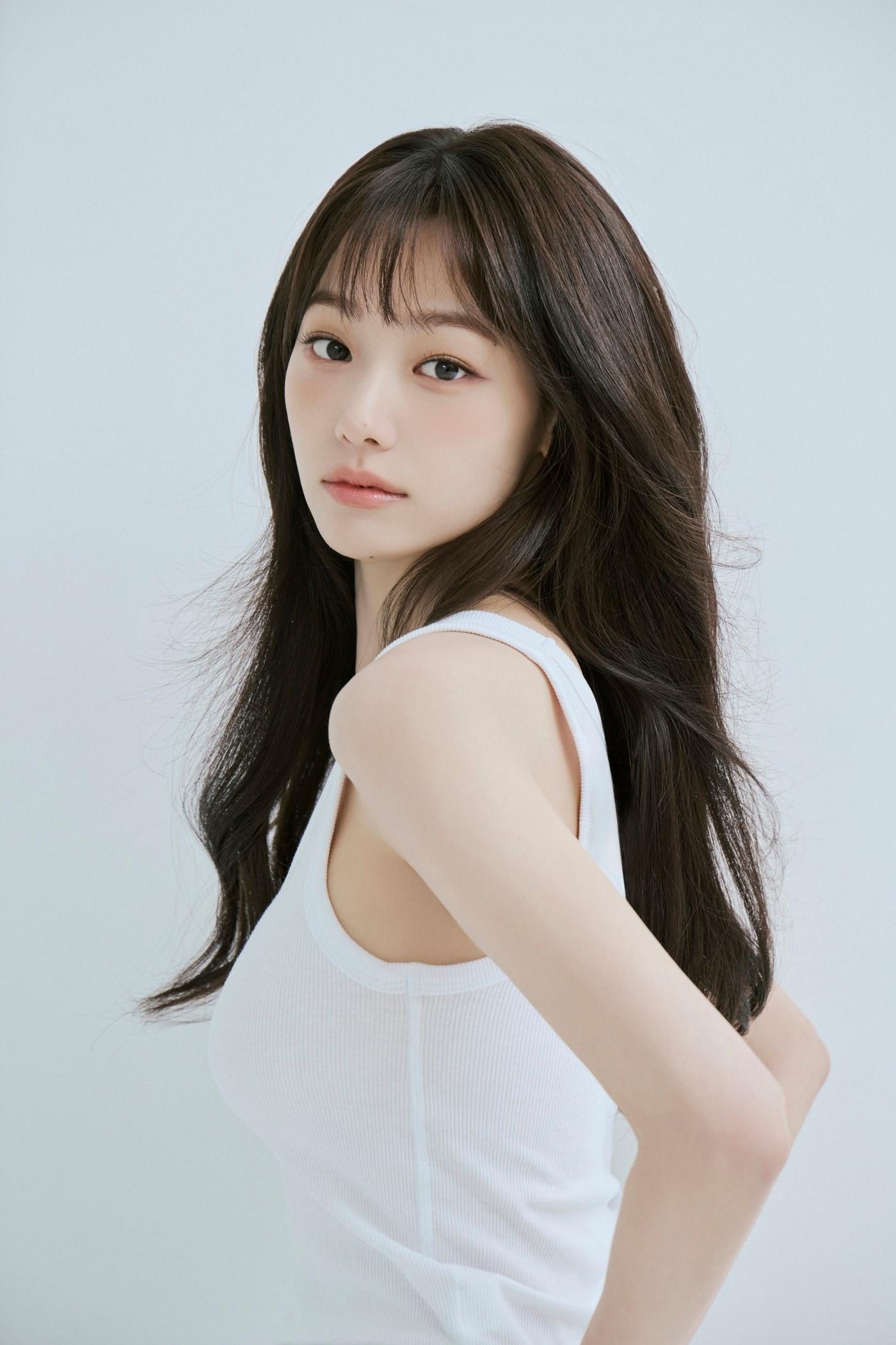 본문 이미지 - 2026년 오로나민C 새 얼굴로 발탁된 배우 강미나.(동아오츠카 제공)