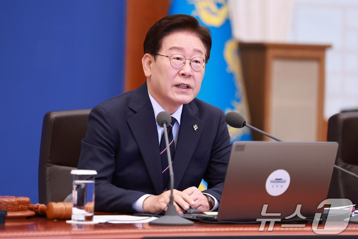 본문 이미지 - 이재명 대통령이 2일 청와대에서 열린 국무회의 겸 비상경제점검회의에서 발언하고 있다. (청와대통신사진기자단) 2026.6.2 ⓒ 뉴스1 허경 기자
