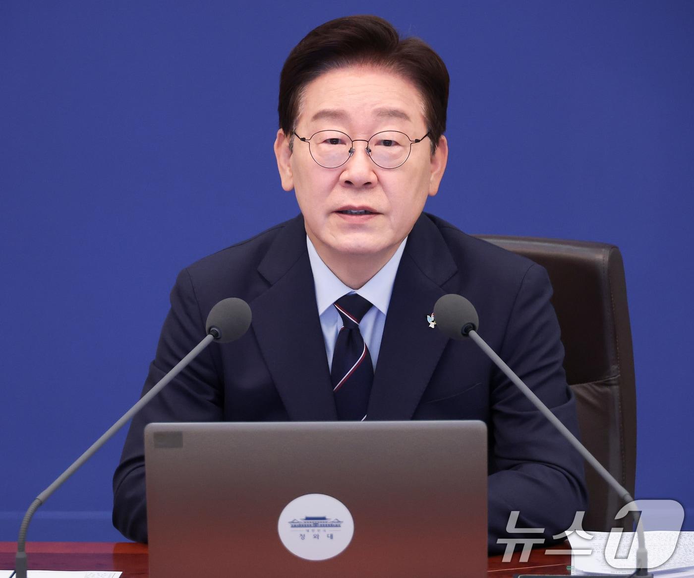 본문 이미지 - 이재명 대통령이 2일 청와대에서 열린 제24회 국무회의 겸 제11차 비상경제점검회의에서 발언을 하고 있다. (청와대통신사진기자단) 2026.6.2 ⓒ 뉴스1 이재명 기자