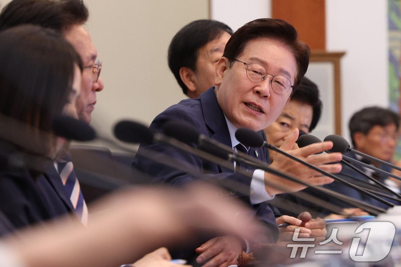 본문 이미지 - 이재명 대통령이 2일 청와대에서 열린 국무회의 겸 비상경제점검회의에서 발언하고 있다. (청와대통신사진기자단) 2026.6.2 ⓒ 뉴스1 허경 기자