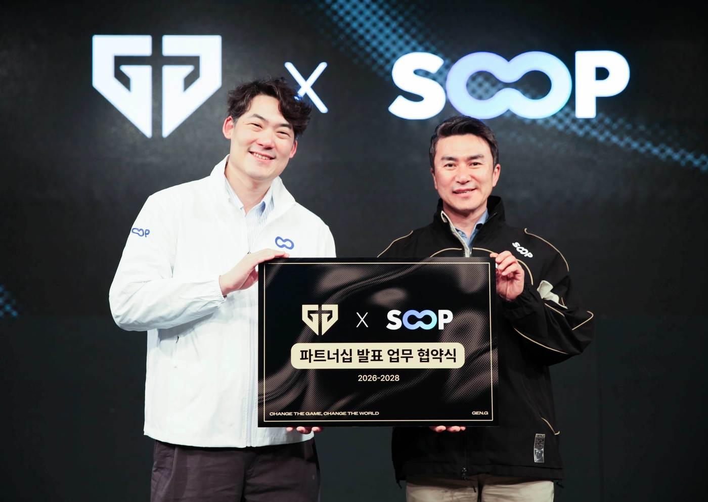 본문 이미지 - 최영우 SOOP 대표이사(오른쪽), 아놀드 허 젠지 이스포츠 최고경영자(CEO) (SOOP 제공)