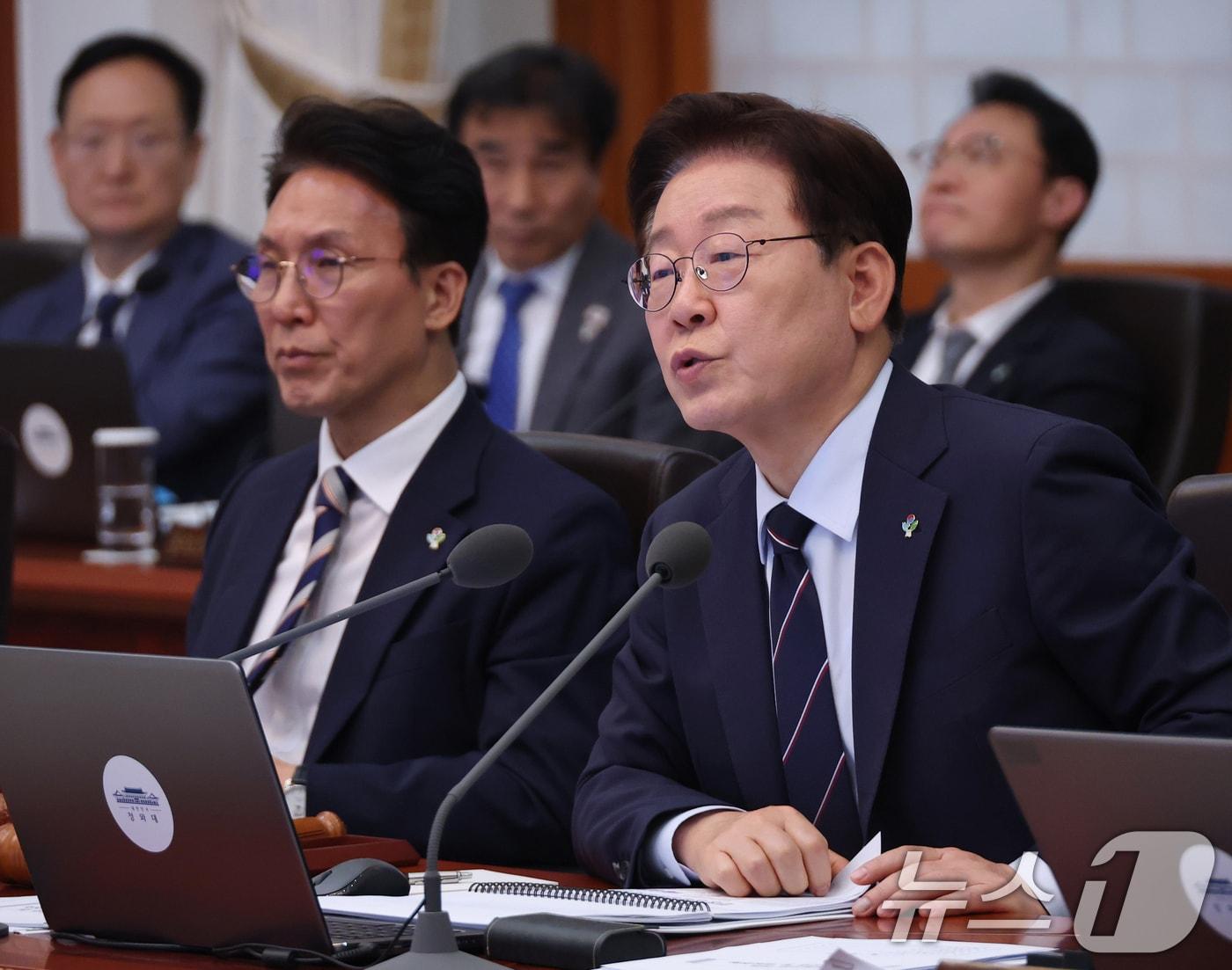 본문 이미지 - 이재명 대통령이 2일 청와대에서 열린 제24회 국무회의 겸 제11차 비상경제점검회의에서 발언을 하고 있다. (청와대통신사진기자단) 2026.6.2 ⓒ 뉴스1 이재명 기자