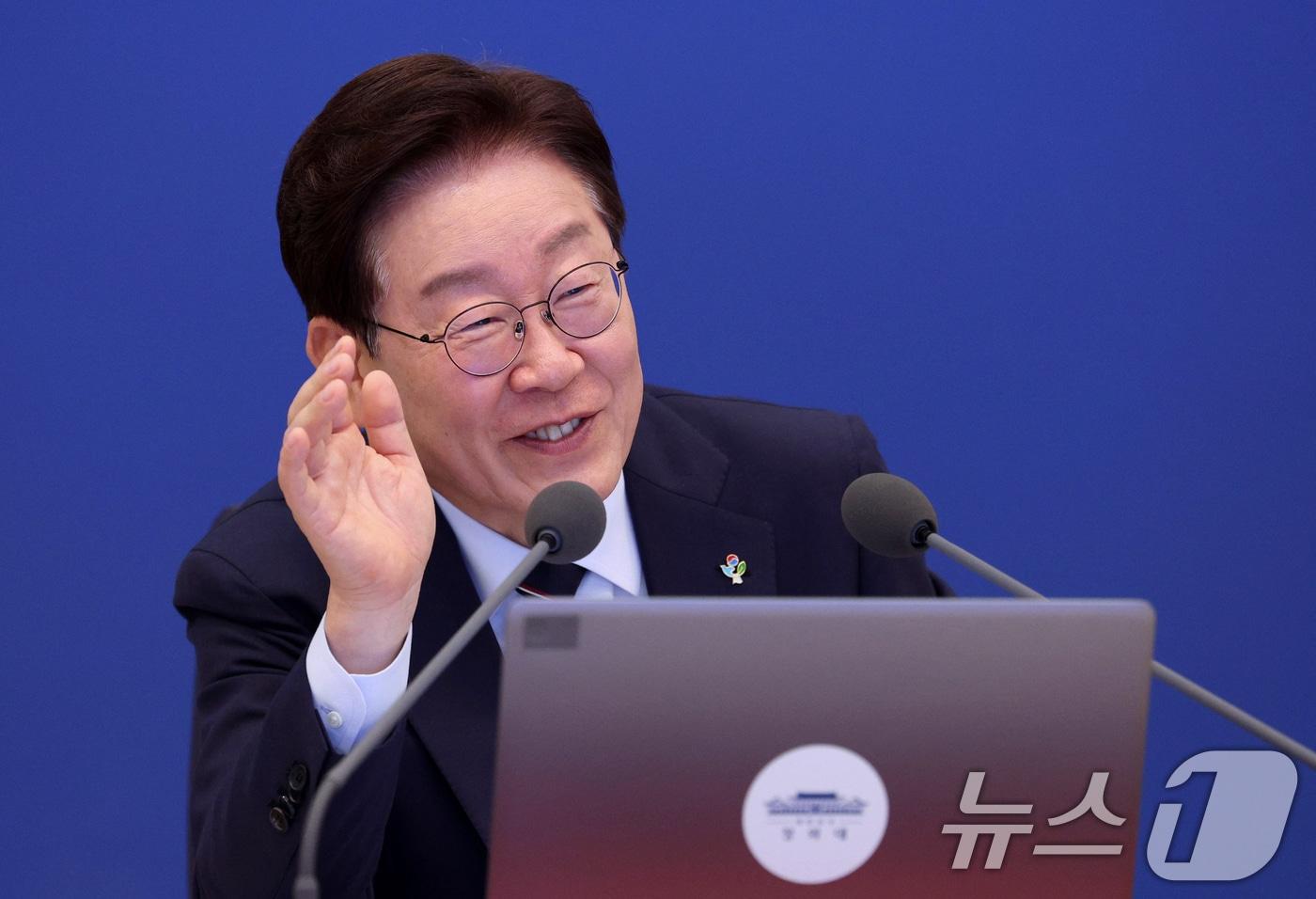 본문 이미지 - 이재명 대통령이 2일 청와대에서 열린 국무회의 겸 비상경제점검회의에서 발언하고 있다. (청와대통신사진기자단) 2026.6.2 ⓒ 뉴스1 허경 기자