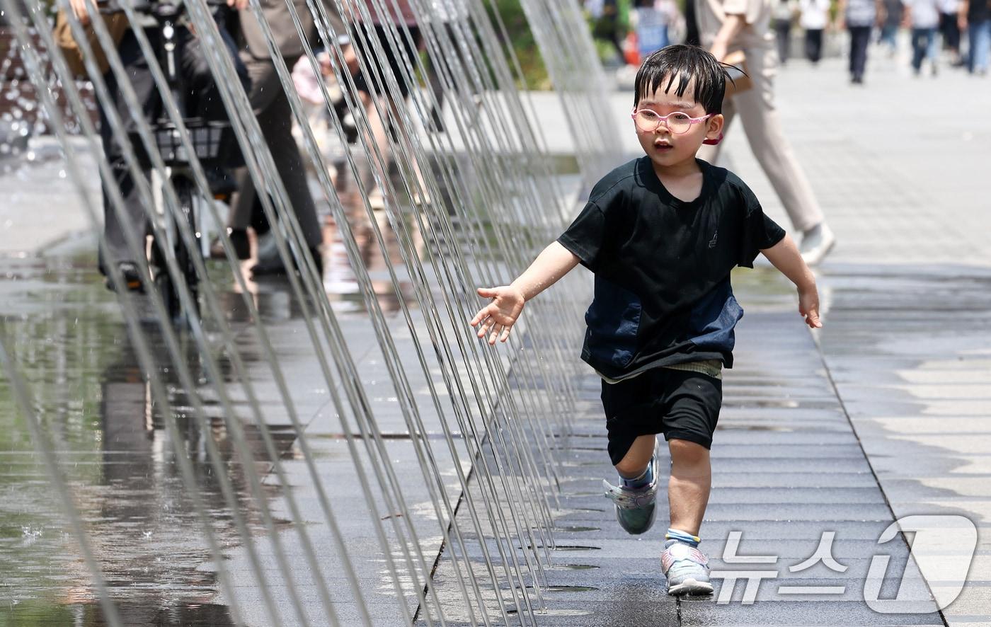 본문 이미지 - 6·3 지방선거 투표일인 3일 충북과 세종은 대체로 맑은 날씨가 이어질 전망이다.(자료사진)/뉴스1