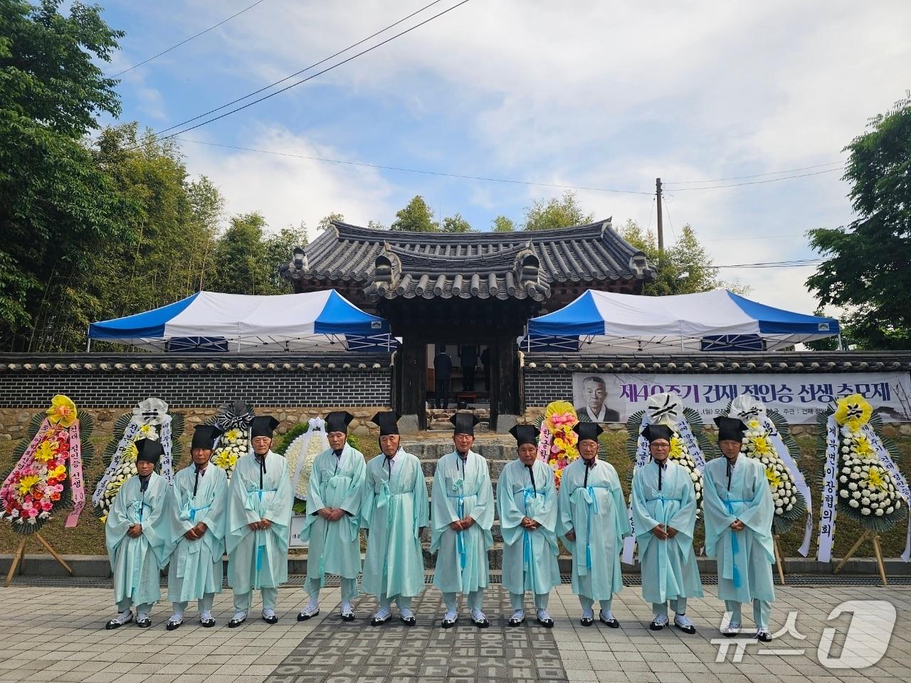 본문 이미지 - 전북 장수군은 제40주기 건재 정인승 선생 추모제를 거행했다고 2일 밝혔다.(장수군 제공. 재판매 및 DB금지)2026.6.2/뉴스1